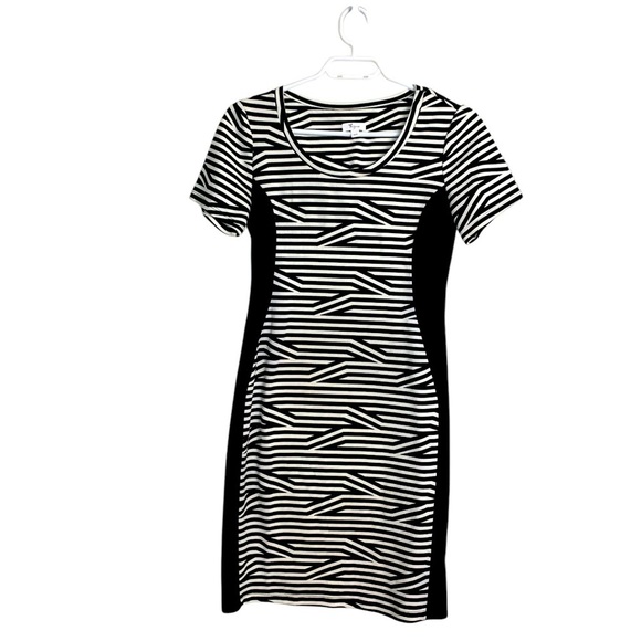 Thyme Maternity Black & White Dress, Winter Weight, tons of stretch - Picture 3 of 12